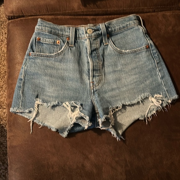 Levi 501 denim shorts - Picture 3 of 6